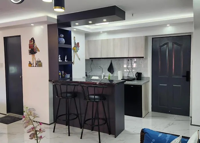 Condo Azur Suites B207 Near Airport, Netflix, Stylish, Cozy With Swimming Pool
