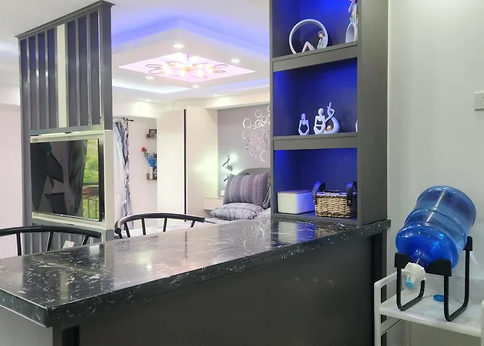 Condo Azur Suites B316 Near Airport, Netflix, Stylish, Cozy With Swimming Pool